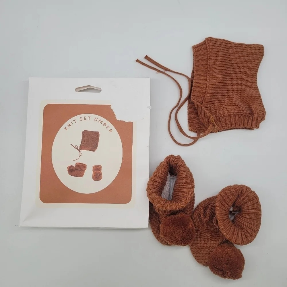 Olli Ella dinkum Doll clothing brown hat with pom pom booties knit set Umber